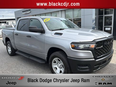 Used 2025 RAM 1500 Tradesman AWD/4WD image 1