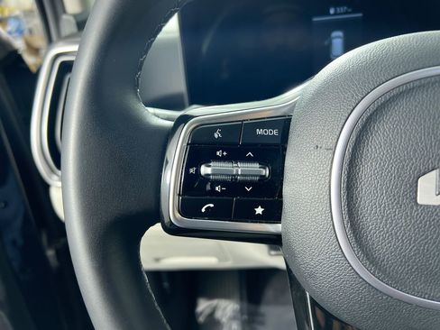 Certified 2025 Kia Sorento S w/ Panoramic Sunroof Package image 16