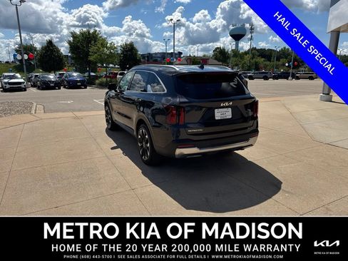 Used 2025 Kia Sorento EX FWD image 3