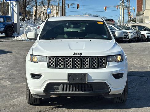 Used 2019 Jeep Grand Cherokee Altitude image 2