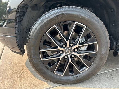 Used 2025 Lexus GX 550 w/ Accessory Package (2T) AWD/4WD image 34