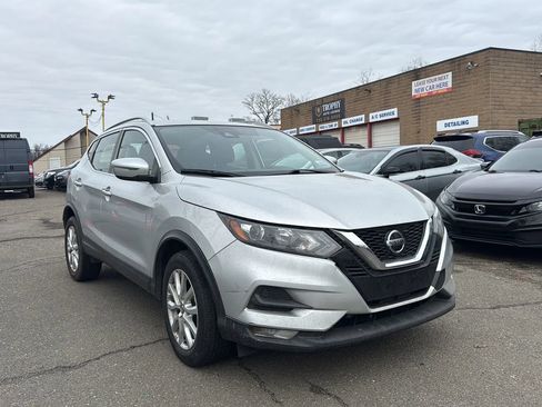Used 2022 Nissan Rogue Sport SV image 3