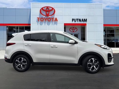 Used 2022 Kia Sportage LX image 3