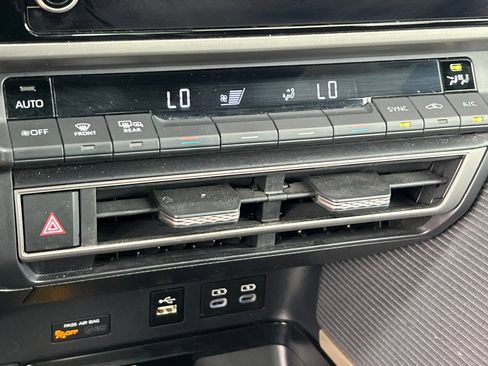 Used 2025 Toyota Camry SE FWD image 19