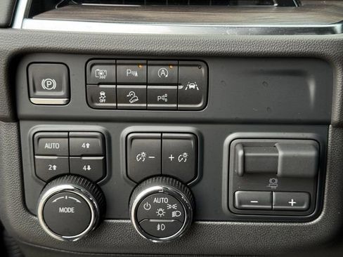 Used 2025 Chevrolet Tahoe Z71 w/ Comfort Package AWD/4WD image 21