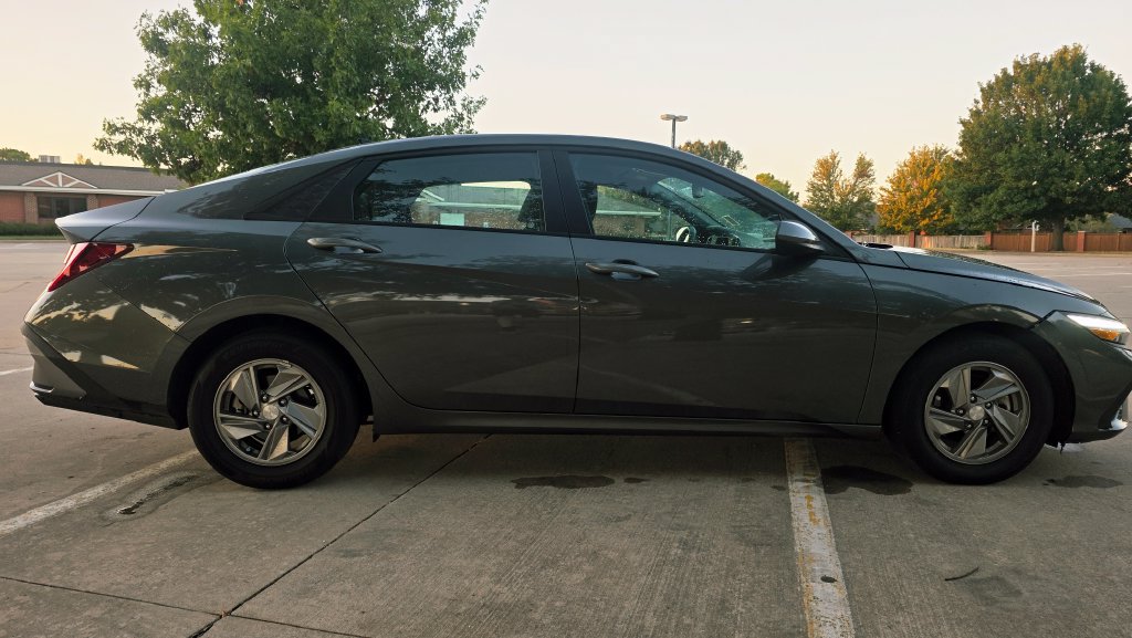Certified 2025 Hyundai Elantra SE FWD image 30