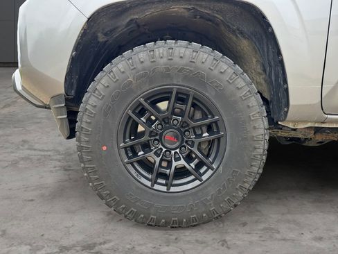 Certified 2021 Toyota Tacoma SR AWD/4WD image 9