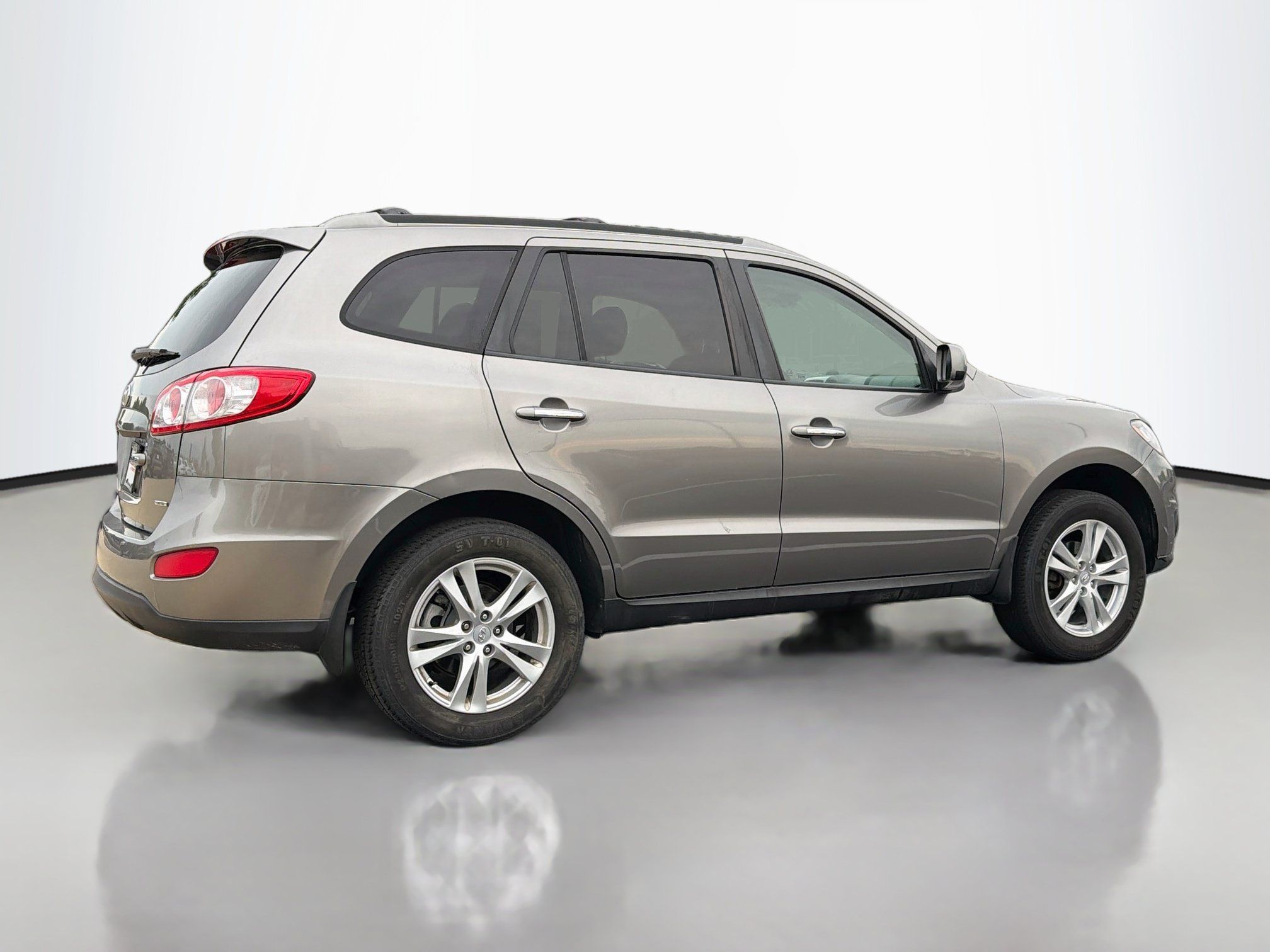 Used 2012 Hyundai Santa Fe Limited w/ Navigation Pkg 4 FWD image 2