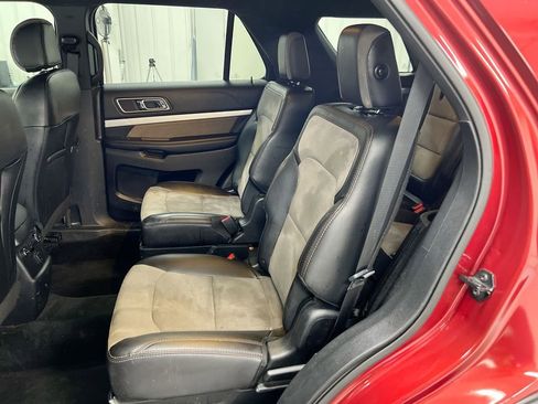 Used 2017 Ford Explorer XLT w/ Equipment Group 202A AWD/4WD image 23