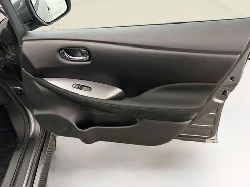 Used 2025 Nissan Leaf S FWD image 32