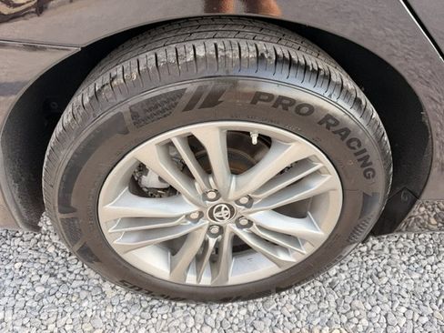 Used 2015 Toyota Camry SE FWD image 12
