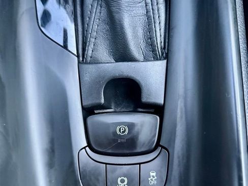 Used 2018 Toyota C-HR XLE image 27