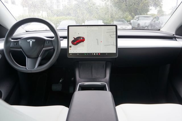 Used 2024 Tesla Model Y Long Range AWD/4WD image 25