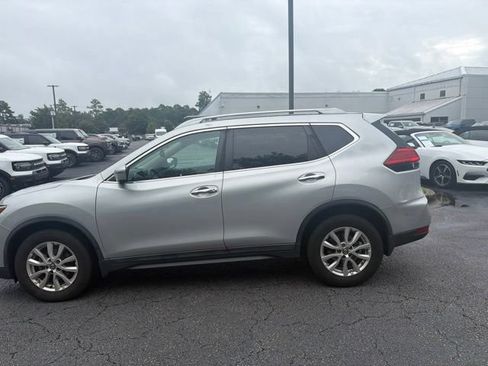 Used 2017 Nissan Rogue SV w/ SV Premium Package FWD image 13