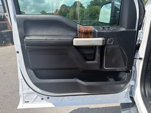 Used 2019 Ford F150 Lariat w/ Equipment Group 502A Luxury AWD/4WD image 29
