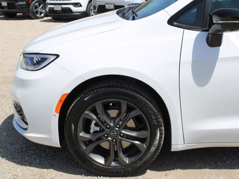 New 2026 Chrysler Pacifica Select image 7