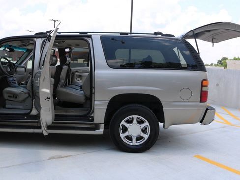 Used 2001 GMC Yukon XL Denali AWD/4WD image 78
