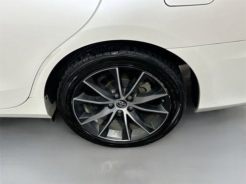 Used 2015 Toyota Camry image 29