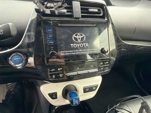 Used 2017 Toyota Prius Three FWD image 17
