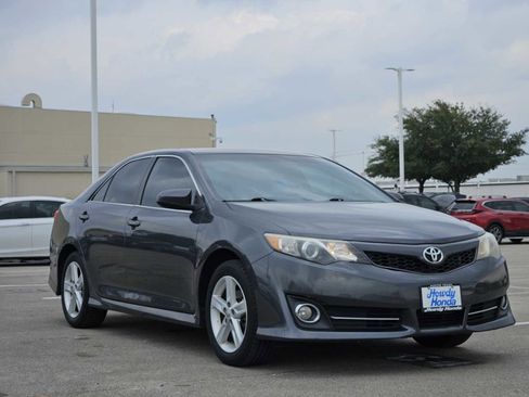 Used 2012 Toyota Camry SE image 3