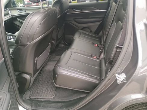 Used 2023 Jeep Grand Cherokee Limited AWD/4WD image 22