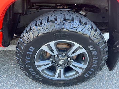 Used 2017 Toyota Tacoma TRD Sport w/ Premium & Technology Package AWD/4WD image 34
