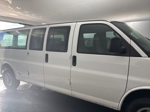 Used 2016 Chevrolet Express 2500 Extended image 8