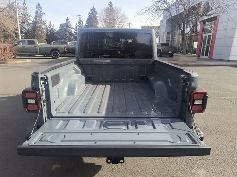 Used 2025 Jeep Gladiator Rubicon w/ Convenience Group image 23