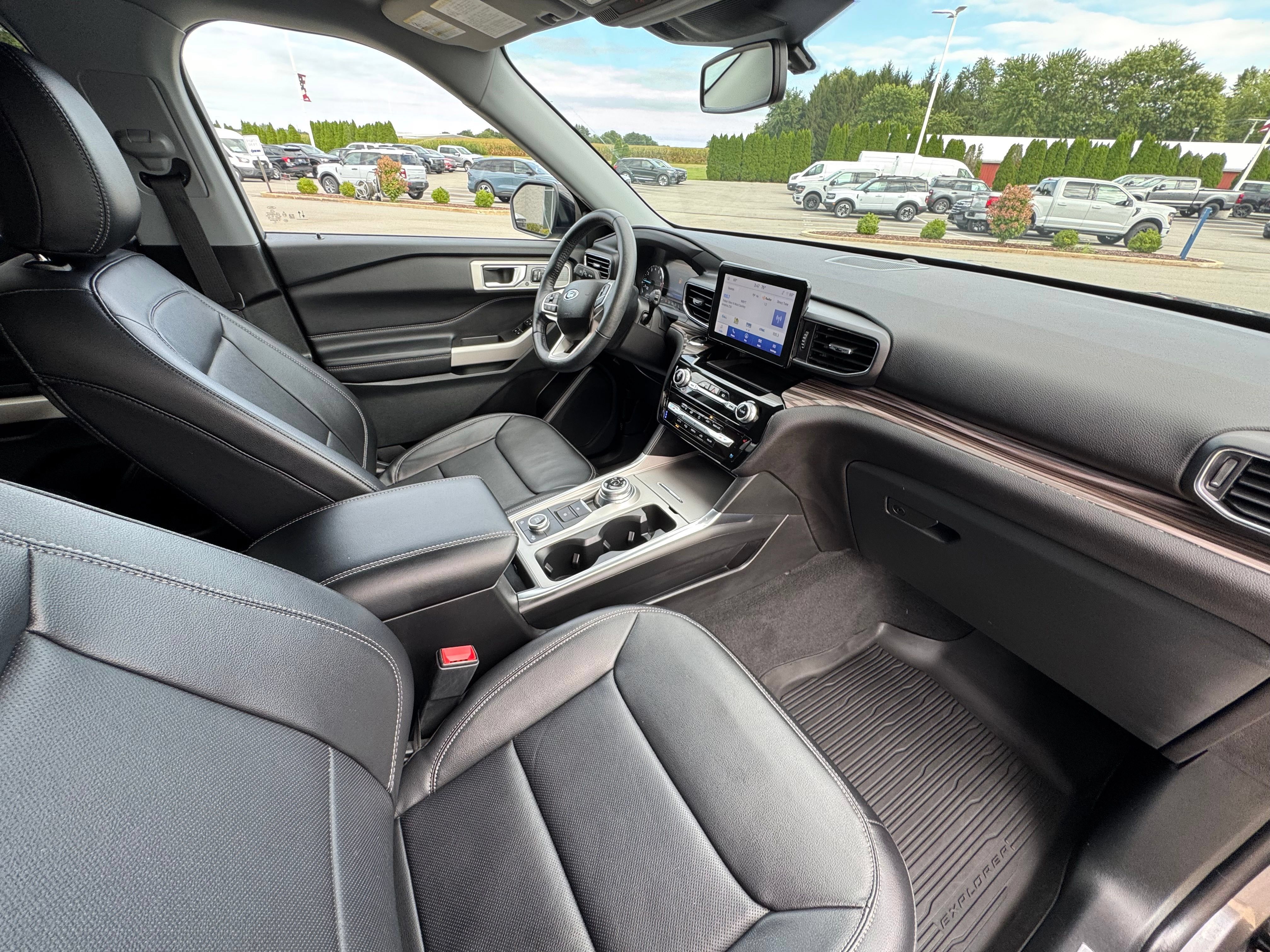 Used 2023 Ford Explorer Limited w/ Hybrid Equipment Group 310A AWD/4WD image 10
