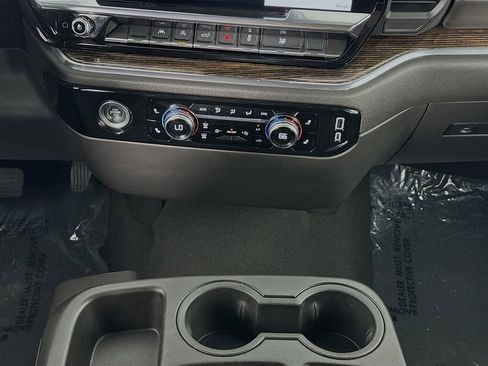 Used 2024 GMC Sierra 1500 SLE image 35