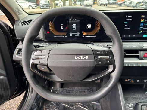 Used 2025 Kia K4 FWD image 26