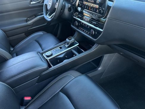Used 2024 Nissan Pathfinder SL image 31