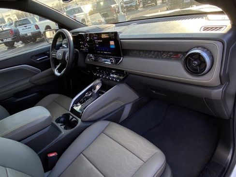 Used 2024 Chevrolet Colorado ZR2 w/ ZR2 Convenience Package III image 22