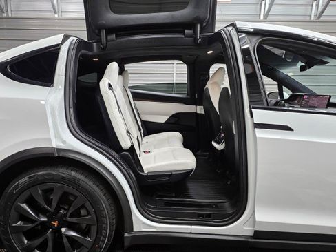 Used 2022 Tesla Model X AWD/4WD image 16