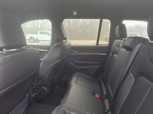 Used 2025 Jeep Grand Cherokee Limited image 10