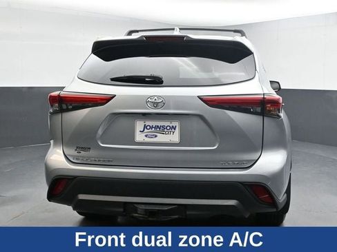 Used 2021 Toyota Highlander XLE image 11