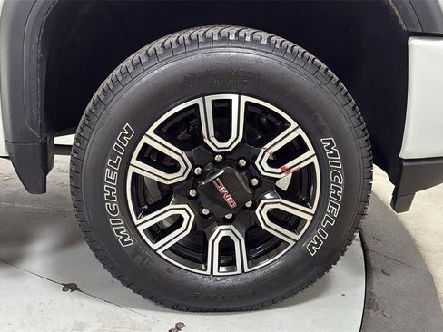 Used 2022 GMC Sierra 3500 AT4 w/ AT4 Preferred Package image 21