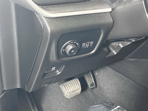 Used 2022 Jeep Grand Cherokee Limited image 10