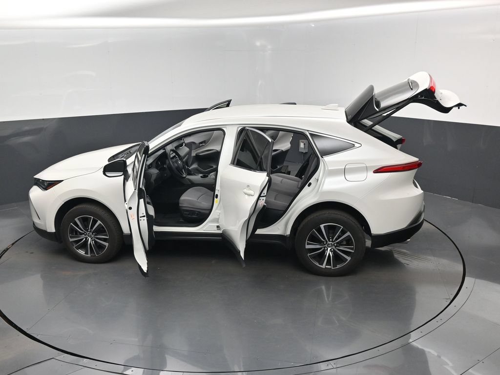 Used 2022 Toyota Venza LE AWD/4WD image 17