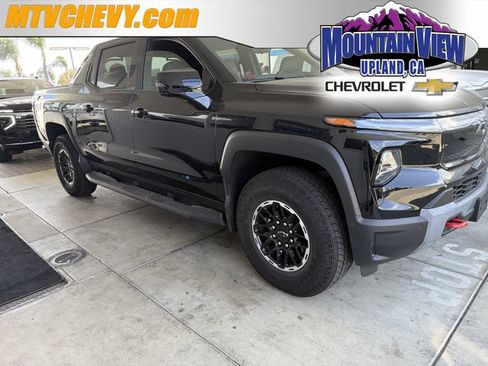 Used 2026 Chevrolet Silverado EV Trail Boss w/ Premium Package AWD/4WD image 1