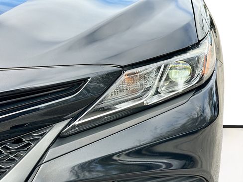 Used 2020 Toyota Camry SE image 27