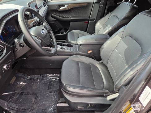 Certified 2020 Ford Escape Titanium FWD image 10