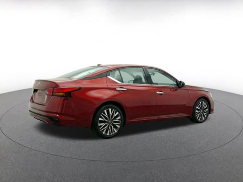 Used 2025 Nissan Altima 2.5 SV FWD image 9
