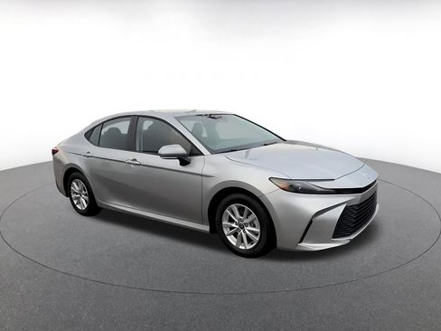 Used 2025 Toyota Camry LE image 2