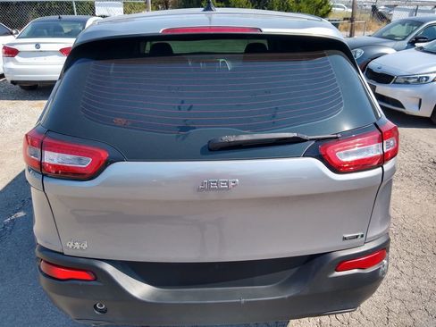 Used 2015 Jeep Cherokee Sport image 8