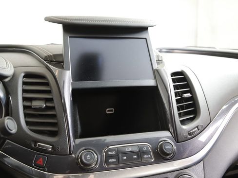 Used 2016 Chevrolet Impala LT w/ Convenience Package image 14