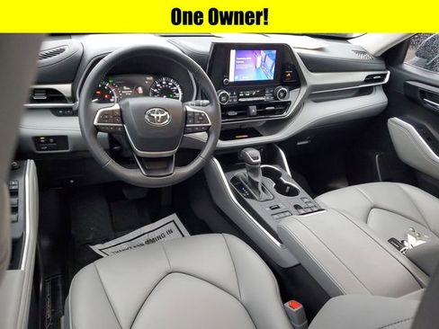 Used 2024 Toyota Highlander XLE image 9