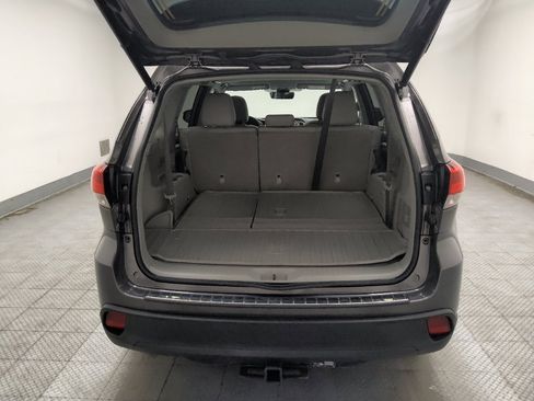 Used 2019 Toyota Highlander XLE AWD/4WD image 29