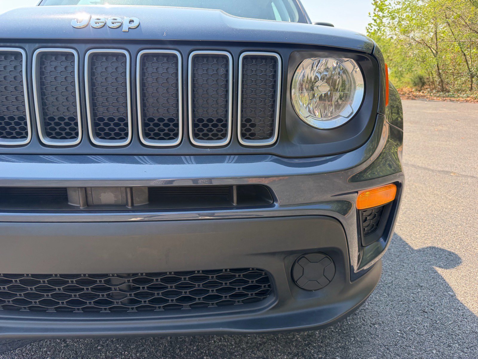 Used 2023 Jeep Renegade Latitude AWD/4WD image 5
