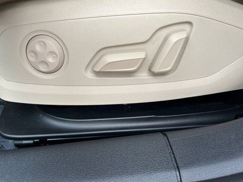 Used 2022 Audi A4 2.0T Premium w/ Convenience Package image 22